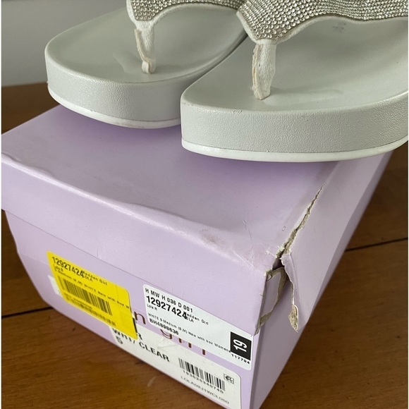 MADDEN GIRL Lola R Embellished Footbed Thong Sandal NWT Size 5M - Picture 5 of 7